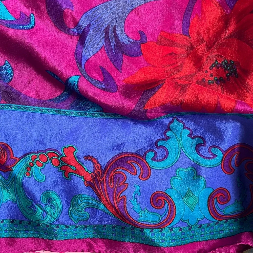 VTG L. CLAIBORNE SILK SCARF